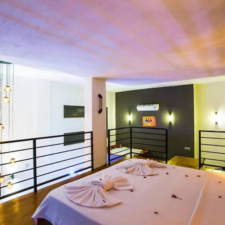 Gece Isolated Honeymoon Heated Pool *