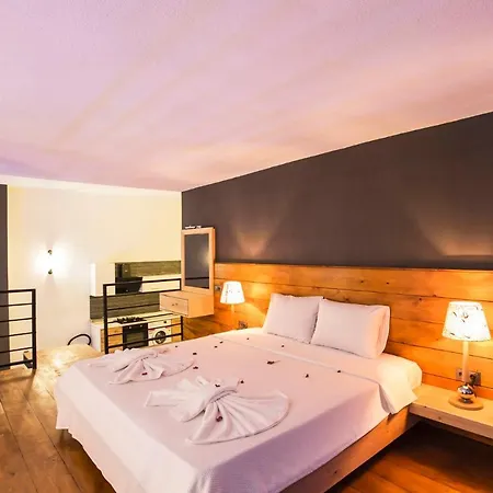 Gece Isolated Honeymoon Heated Pool Вилла